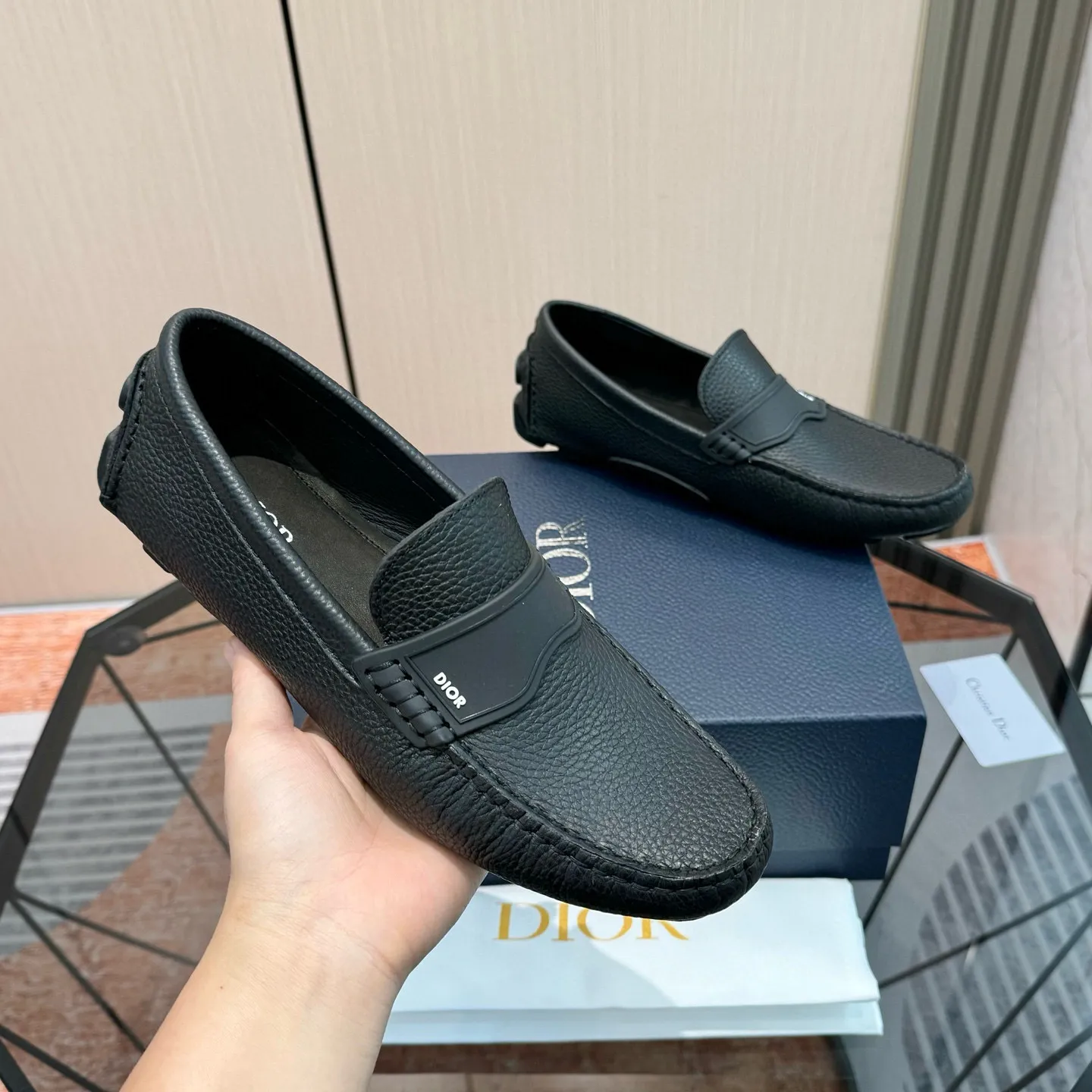 Men's shoes: 580💰 (Niu Li) (Dior Doudou shoes) Exclusive new model Official website new model The upper is made of high-quality imported calf, the color is delicate, and the luxurious texture flows. Tailor-made for exquisite men, creating a noble aura. Delicate and smooth lines. Cowhide lining. Size: 38-44, 45 customized. Outdoor driving shoes for experienced drivers🚗